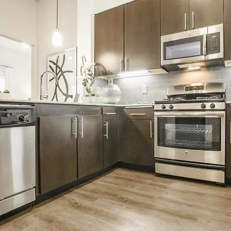 Spacious Large 2 Bed Apt In Woodland Hills Ca